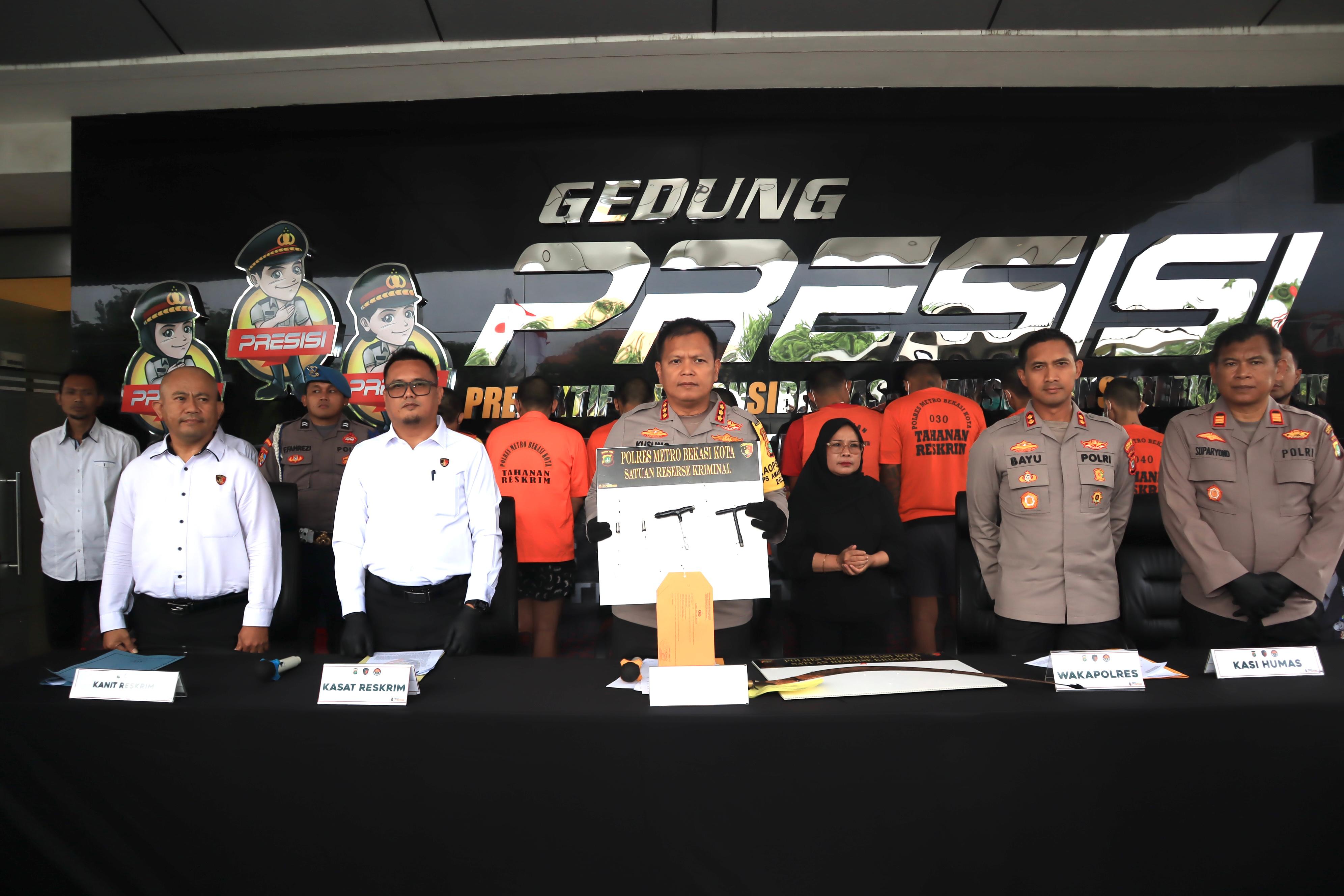 Konferensi pers kasus curanmor di Bekasi (SinPo.id/Dok.Polres Bekasi Kota)