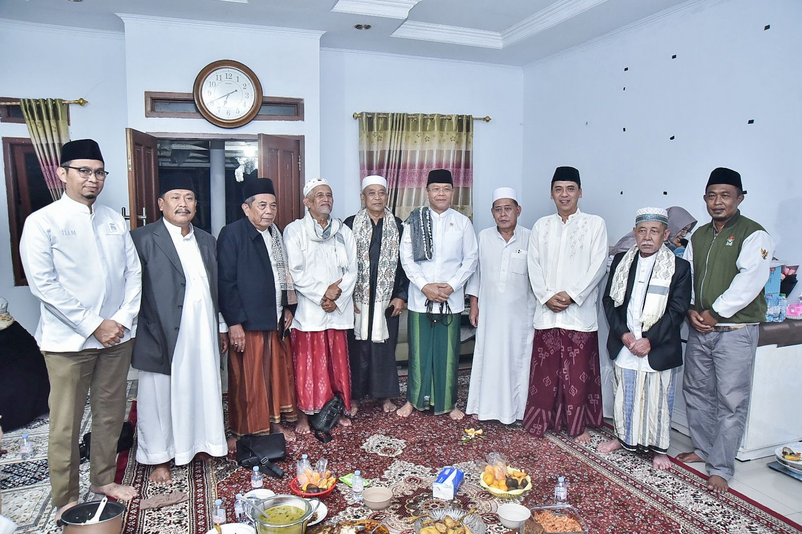 Utusan Khusus Presiden Bidang Ketahanan Pangan, Muhamad Mardiono, bertemu para kiai, santri, dan ribuan jamaah tarekat di Pondok Pesantren Az-Zawiyah. (Istimewa)