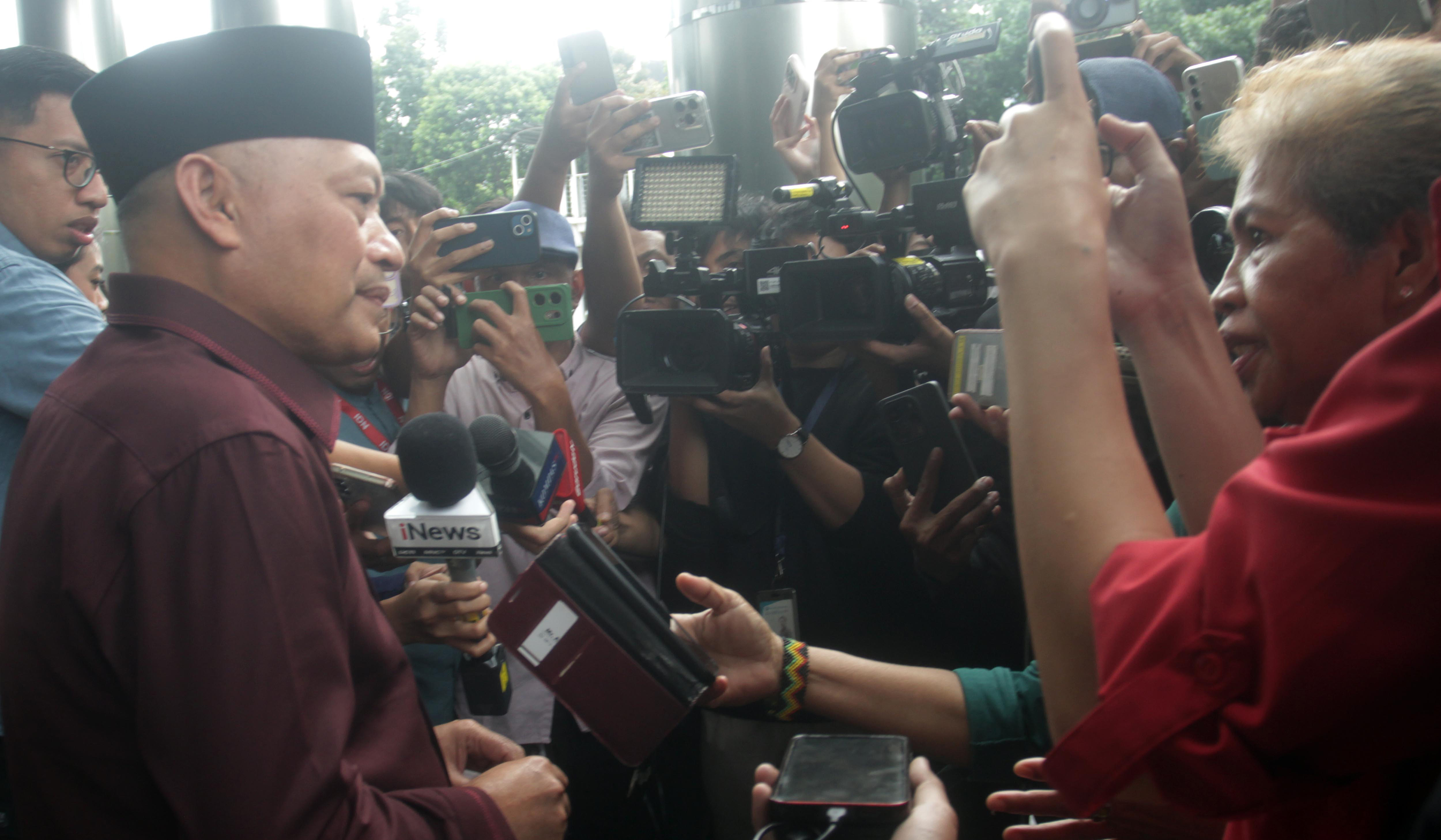 Wagub Malut, Sarbin Sehe, sambangi KPK. (Agus Priatna/SinPo.id)