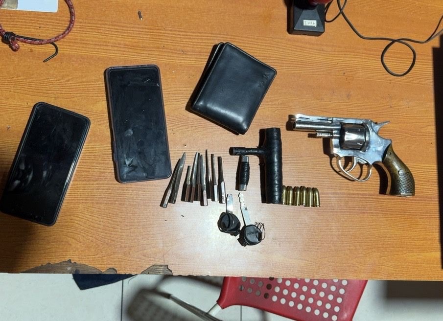 Barang bukti senjata api dan amunisi yang disita (SinPo.id/Dok.PMJ)