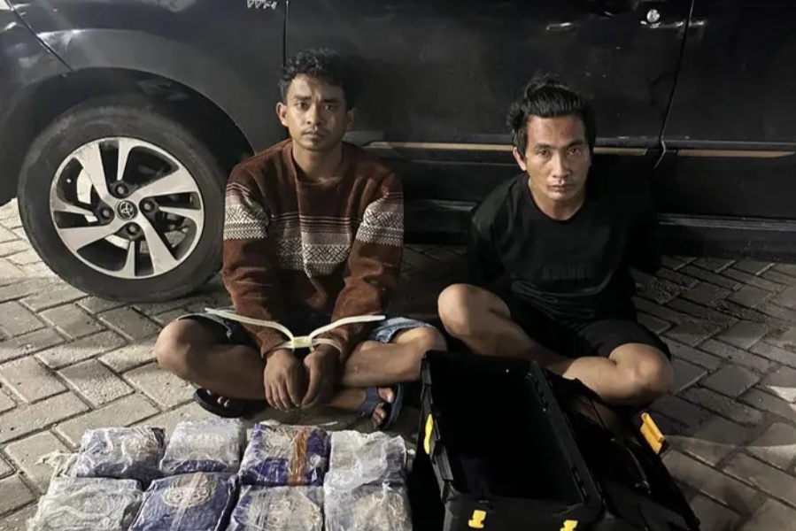 Dua kurir narkoba saat ditangkap (SinPo.id/ Dok.Polri)