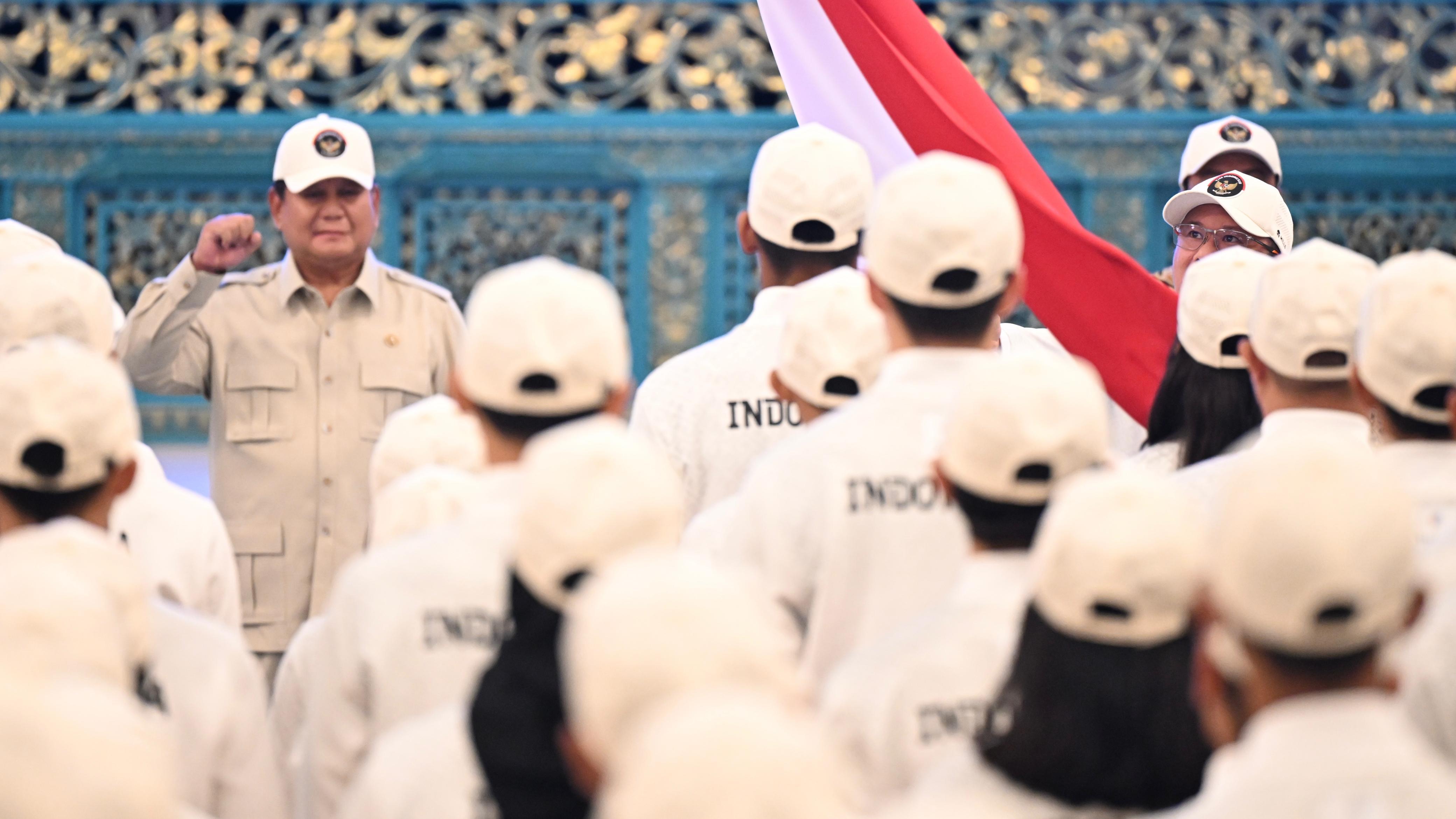 Presiden Prabowo Subianto saat melepas kontingen Indonesia ke SEA Games 2025 Thailand (SinPo.id/ Setpres)