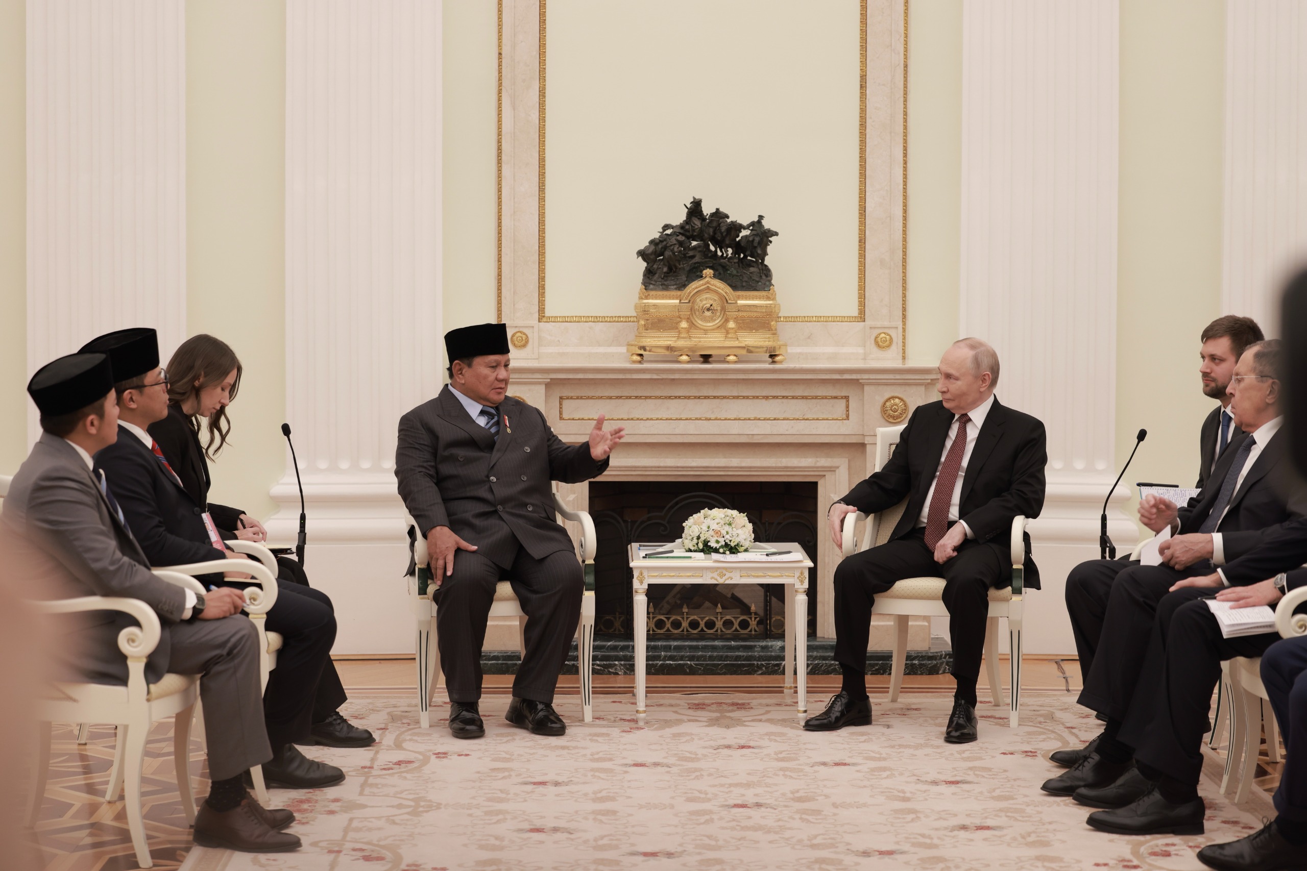 Presiden Prabowo bersama Presiden Putin (SinPo.id/Tim Media)