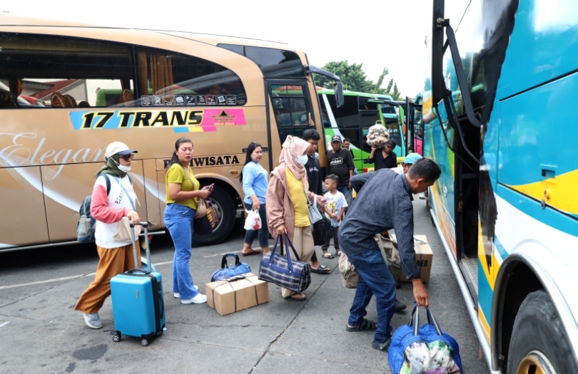 Ilustrasi para penumpang bersiap menaiki bus. (SinPo.id/Ashar)