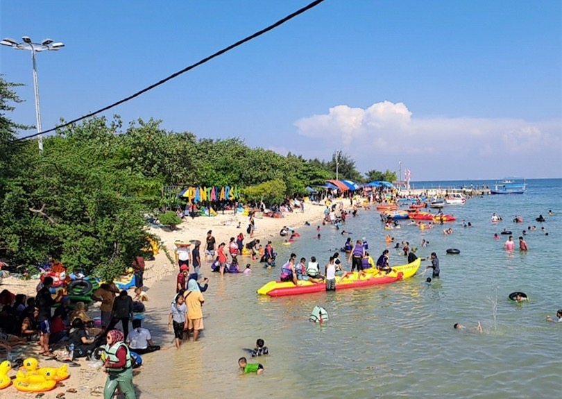 Ilustrasi para wisatawan mengunjungi Kepulauan Seribu. (SinPo.id/Ashar)