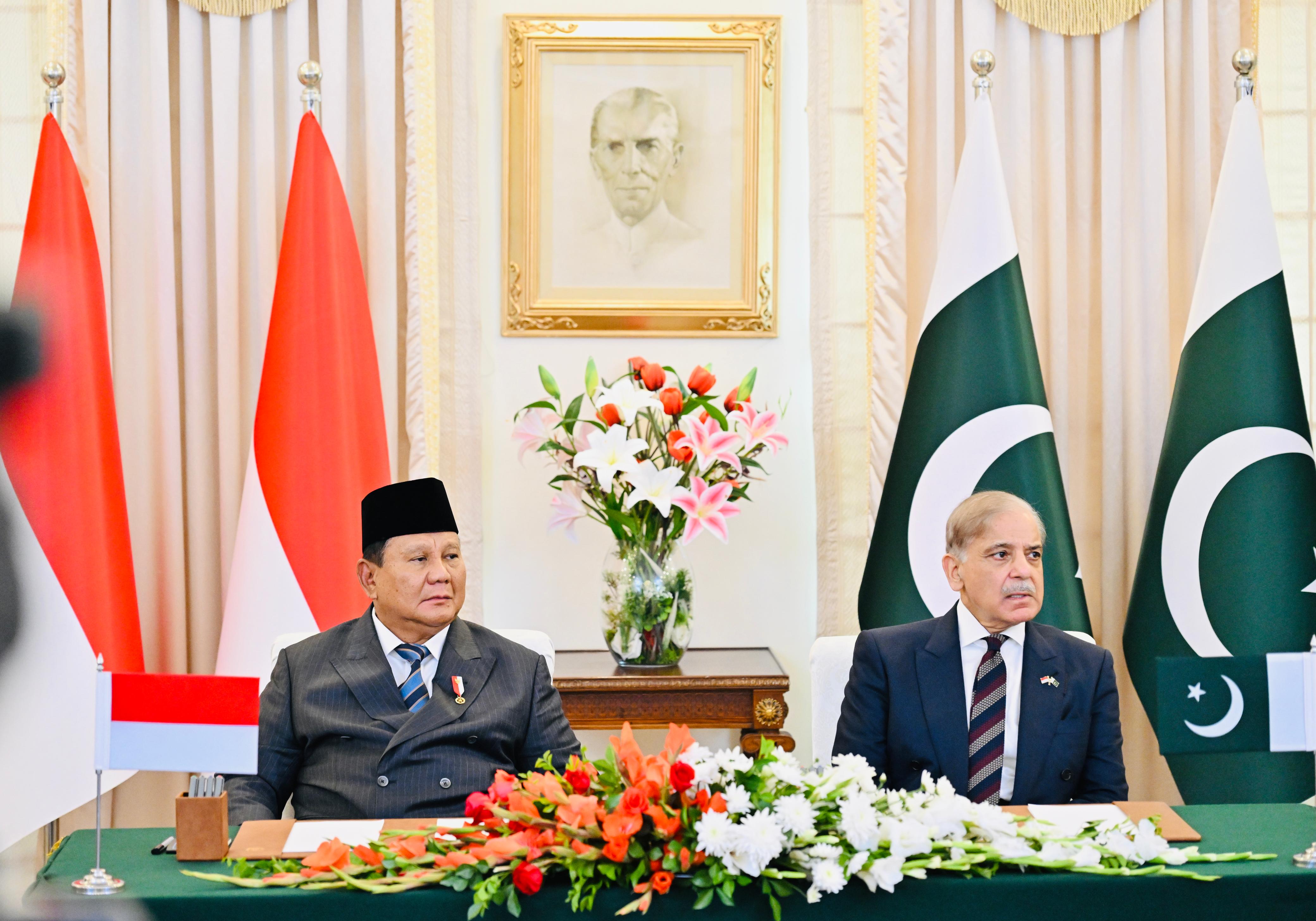Presiden Prabowo bersama PM Pakistan Shehbaz Sharif (SinPo.id/Biro Setpres)