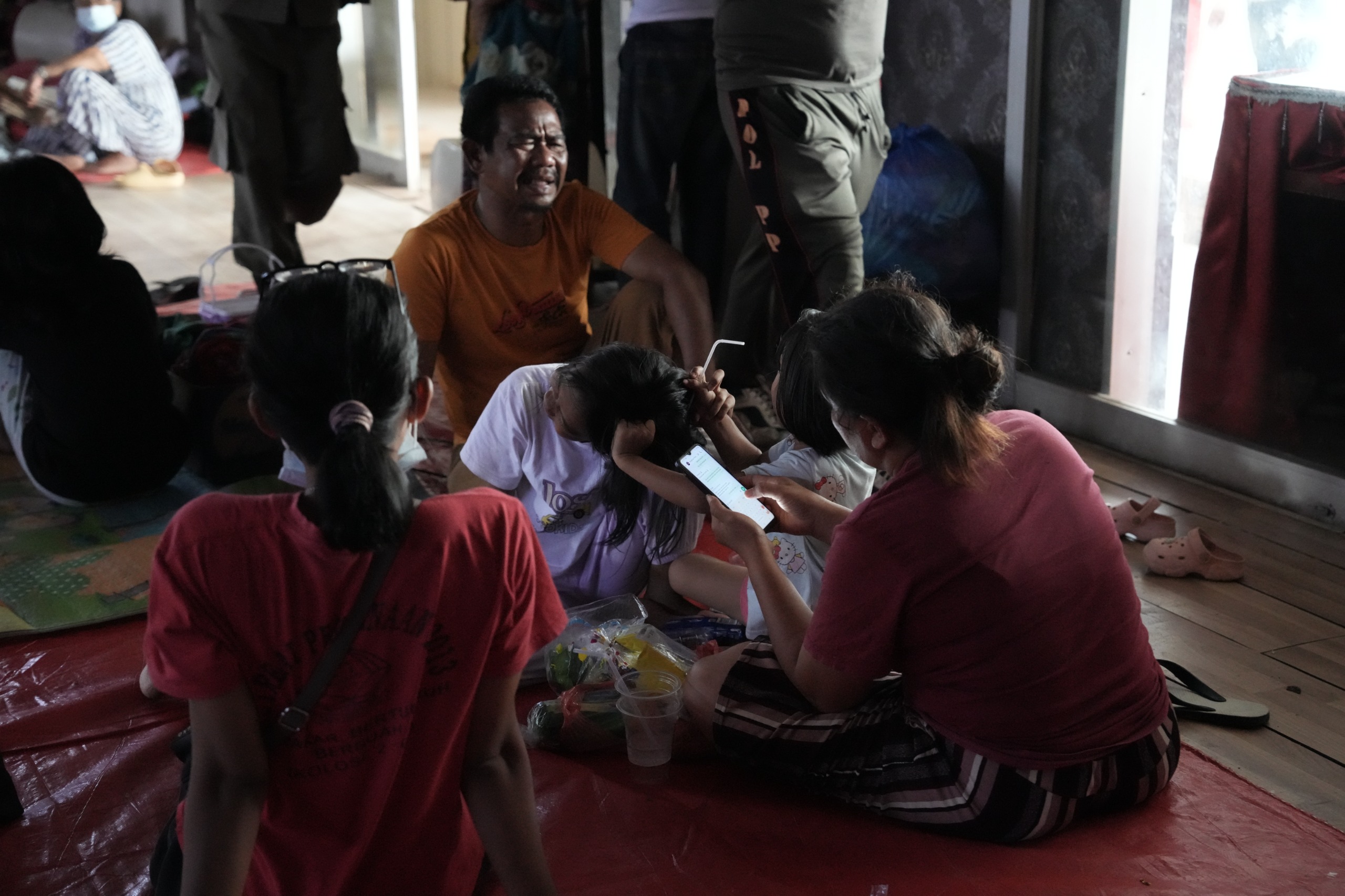 Jaringan Komunikasi Pulih, Warga Terdampak Bencana di Tapanuli Tengah Lancar Bertukar Kabar (SinPo.id/Tim media)