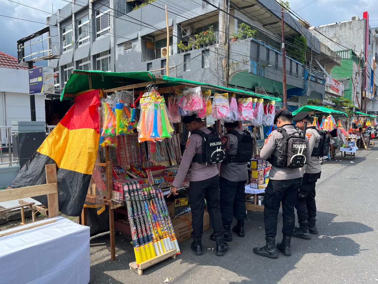 Razia penjual kembang api di Ternate (SinPo.id/ Humas Polri)