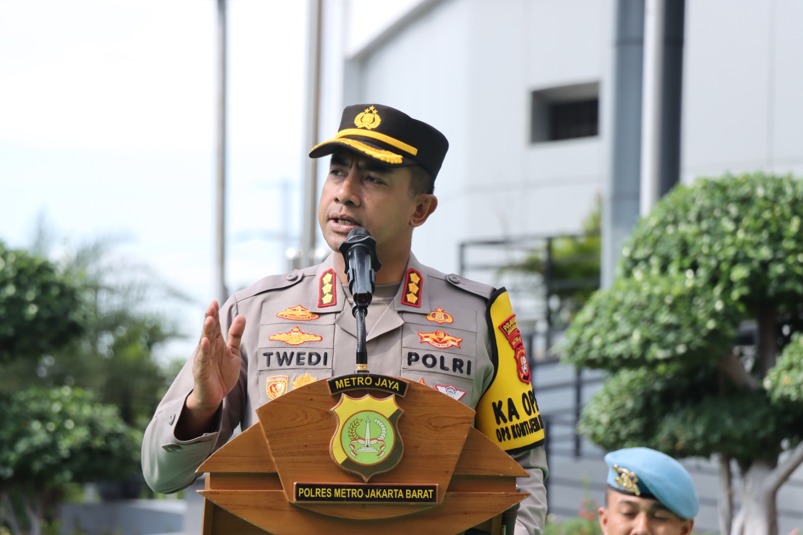 Kapolres Metro Jakarta Barat, Kombes Twedi Aditya Bennyahdi (SinPo.id/Dok.Polres Jakbar)