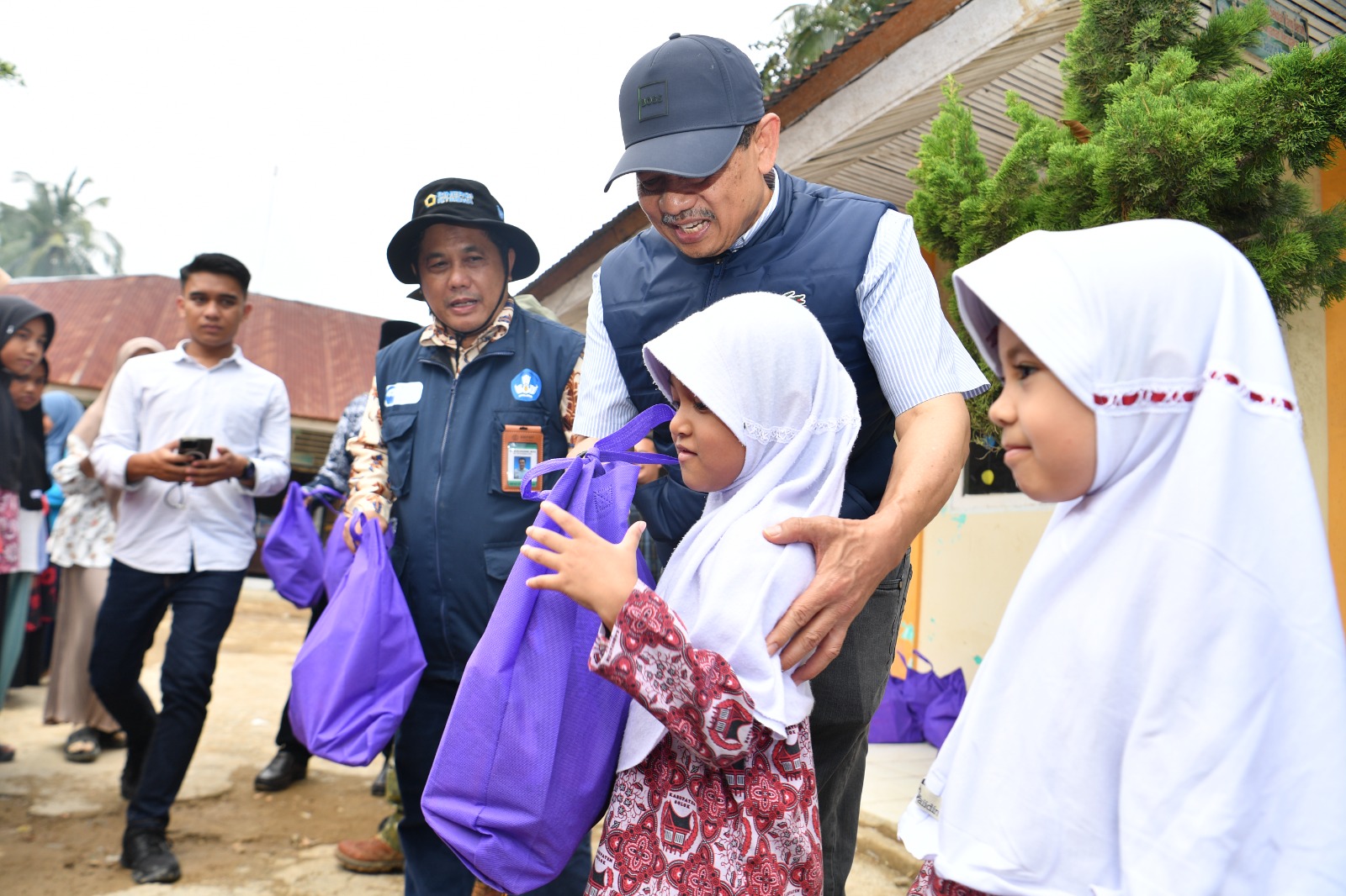 Kemendikdasmen Pastikan Layanan Pendidikan Tetap Berjalan bagi Sekolah Terdampak Banjir di Sumatra Barat (SinPo.id/Kemendikdasmen)