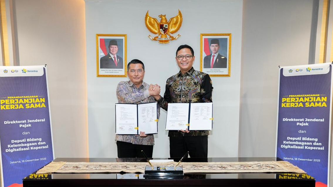 Deputi Bidang Kelembagaan Kemenkop Henra Saragih dan Dirjen Pajak Kemenkeu Bimo Wijayanto (SinPo.id/ Dok. Kemenkop)