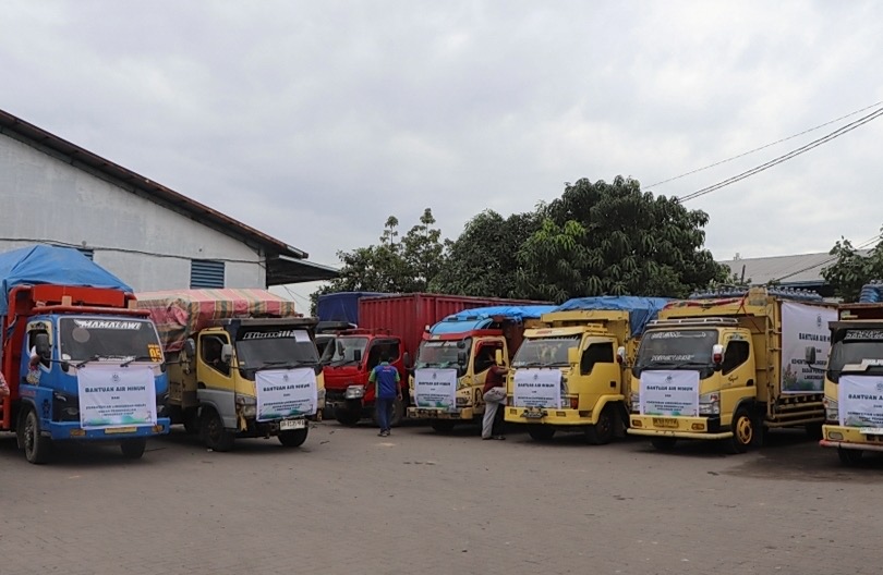 Kementerian LH kirim 10 ribu galon air untuk korban bencana di Aceh. (SinPo.id/dok. KLH)