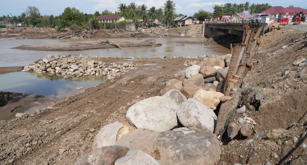 Ilustrasi penanganan omprit jembatan yang rusak akibat bencana (SinPo.id/ Dok. PU)