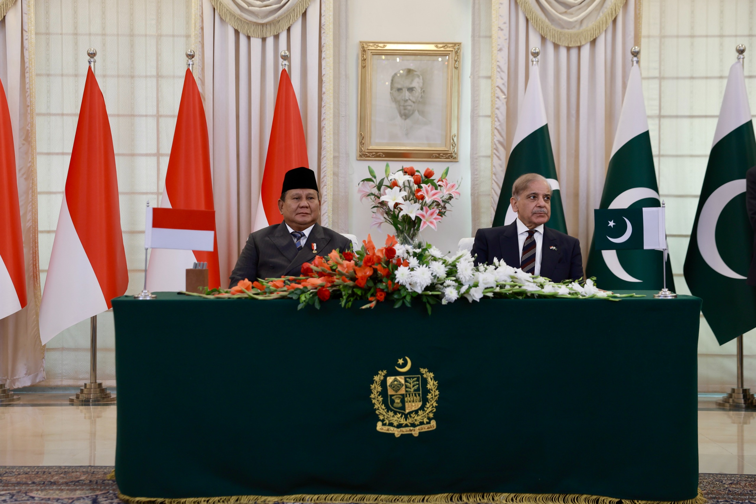 Presiden Prabowo Subianto bersama PM Pakistan Muhammad Shehbaz Sharif (SinPo.id/tim media)