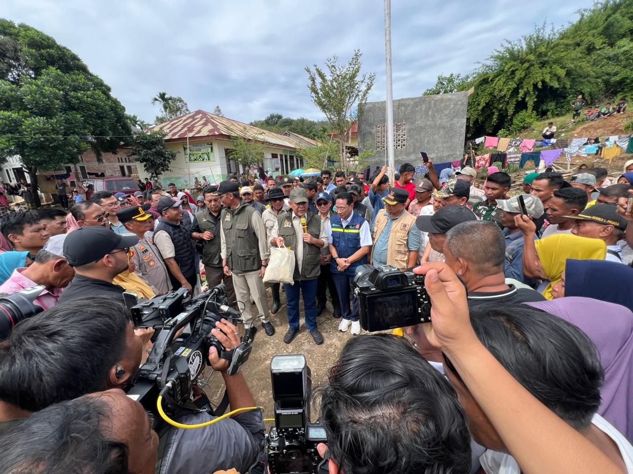 Ahmad Muzani temui korban bencana alam (Sinpo.id/Tim Media)