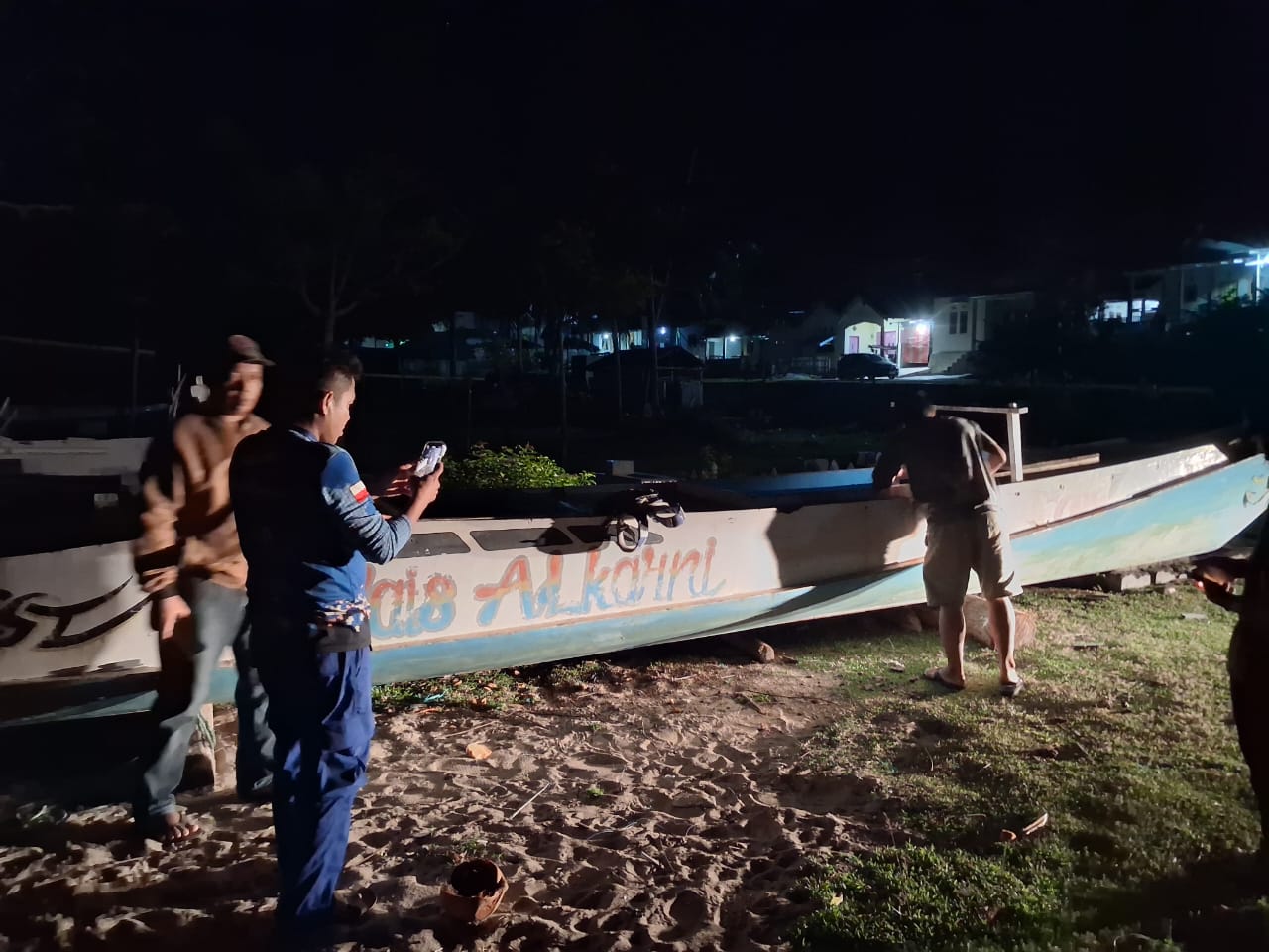 Perahu nelayan yang hilang ditemukan (SinPo.id/ Humas Polri)