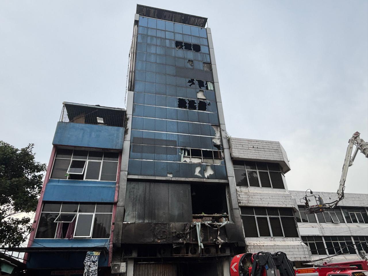 Kebakaran di gedung Terra Drone di Cempaka Putih Jakpus (SinPo.id/Dok.Gulkarmat DKI)