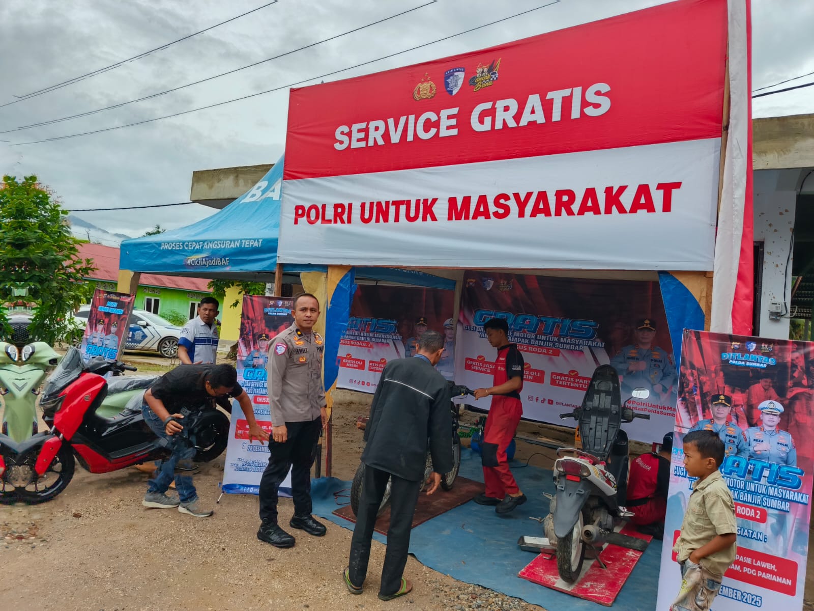 Layanan servis gratis di Padang Pariaman (SinPo.id/ Humas Polri)