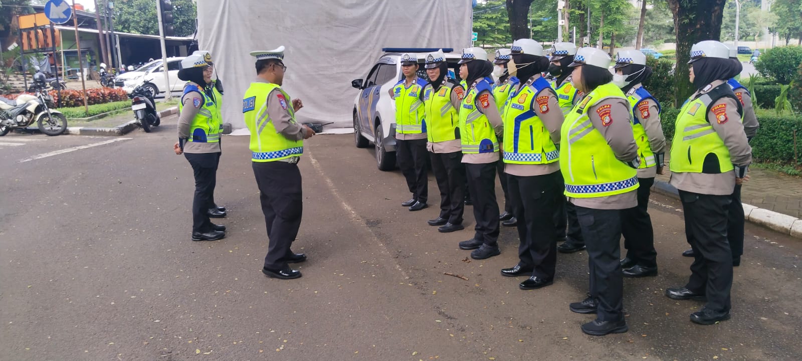 Jajaran Polwan dikerahkan untuk mengamankan objek wisata (SinPo.id/TMCPoldaMetro)