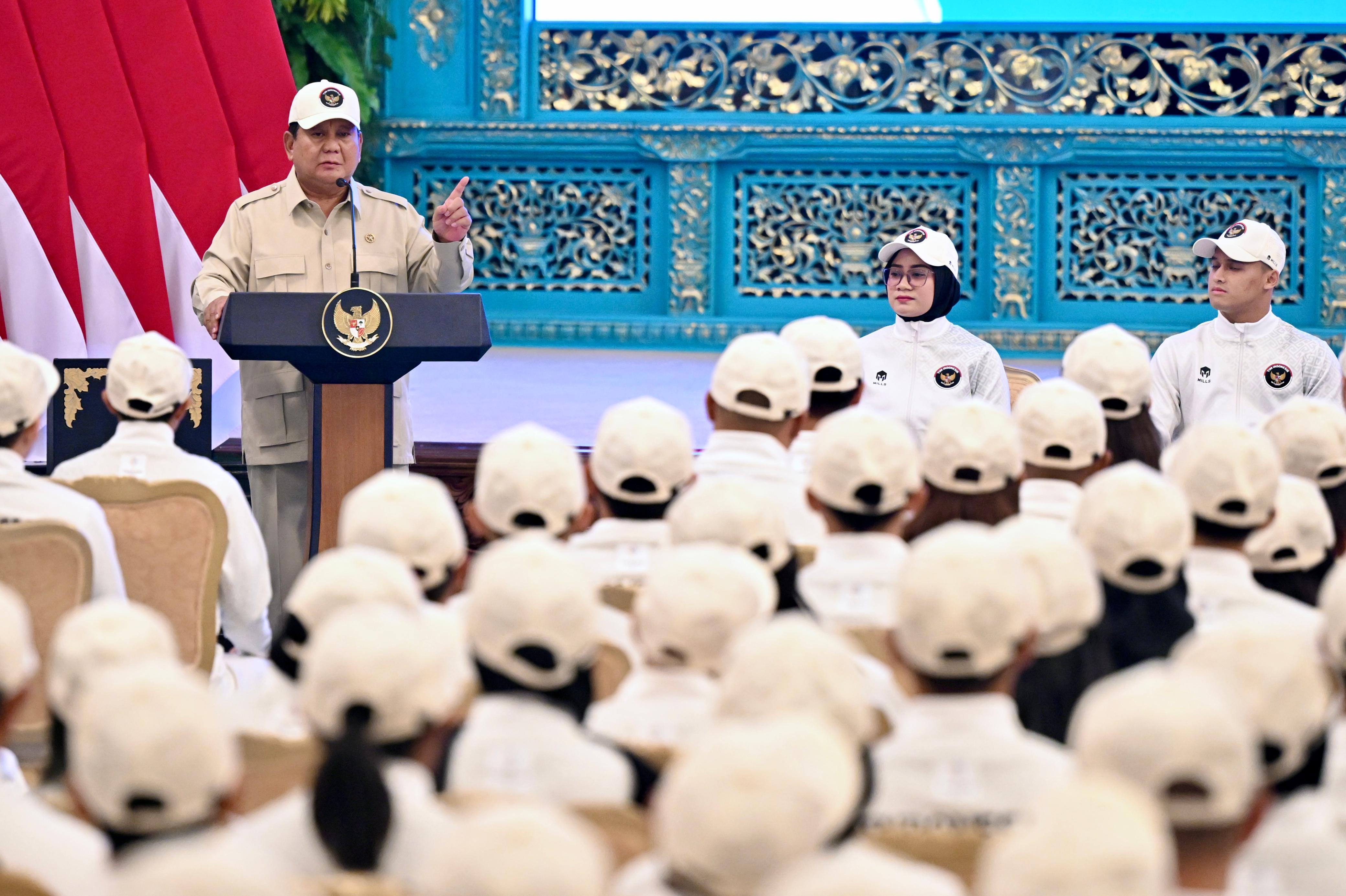 Presiden Prabowo Subianto saat melepas kontingen Indonesia ke SEA Games 2025 Thailand (SinPo.id/ Setpres)