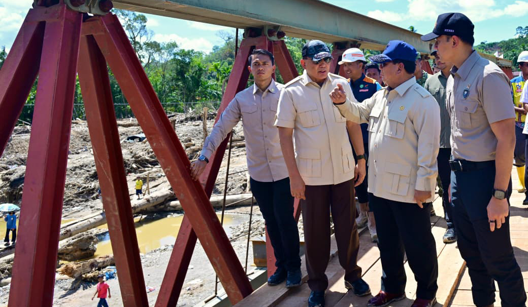 Presiden Prabowo tinjau infrastruktur di Tapanuli Selatan. (Agus Priatna/SinPo.id/BPMI Setpres)