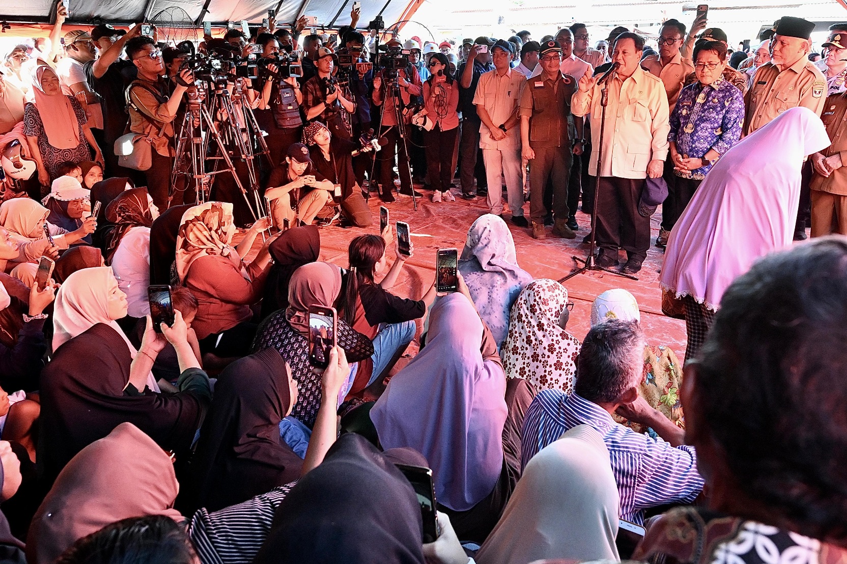 Presiden Prabowo kunjungi korban bencana Sumbar (SinPo.id/Biro Setpres)