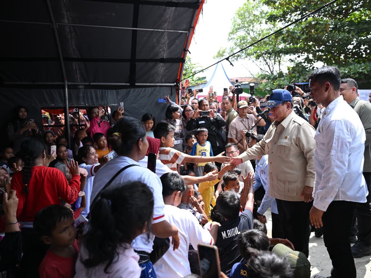 Presiden Prabowo kunjungi koban banjir Langkat, Sumut (SinPo.id/Biro Setpres)
