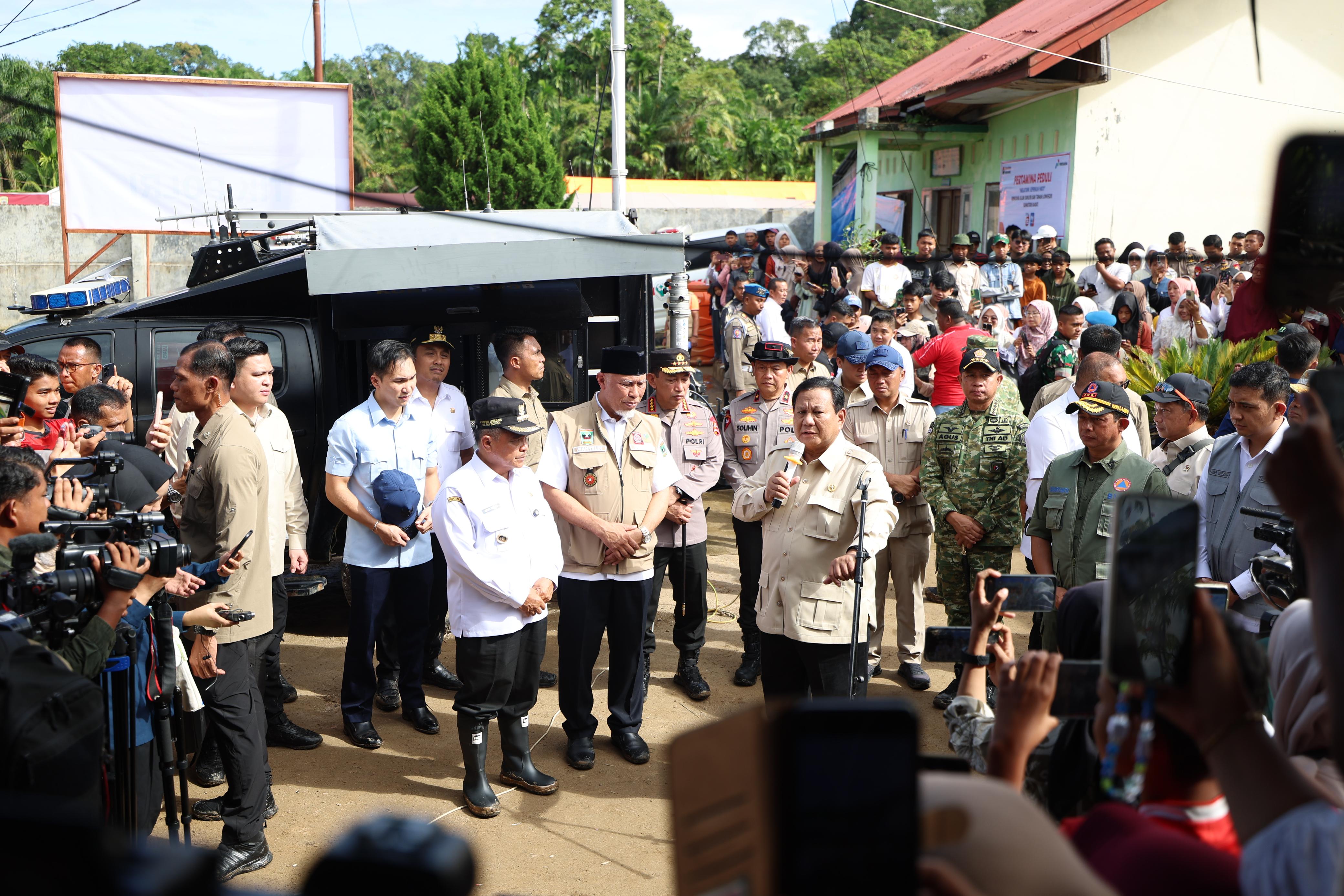 Presiden Prabowo Subianto ke Sumatra Barat mengjungi Sumatra Barat untuk memastikan percepatan penanganan bencana bagi warga terdampak. (SinPo.id/Sekretariat Presiden)