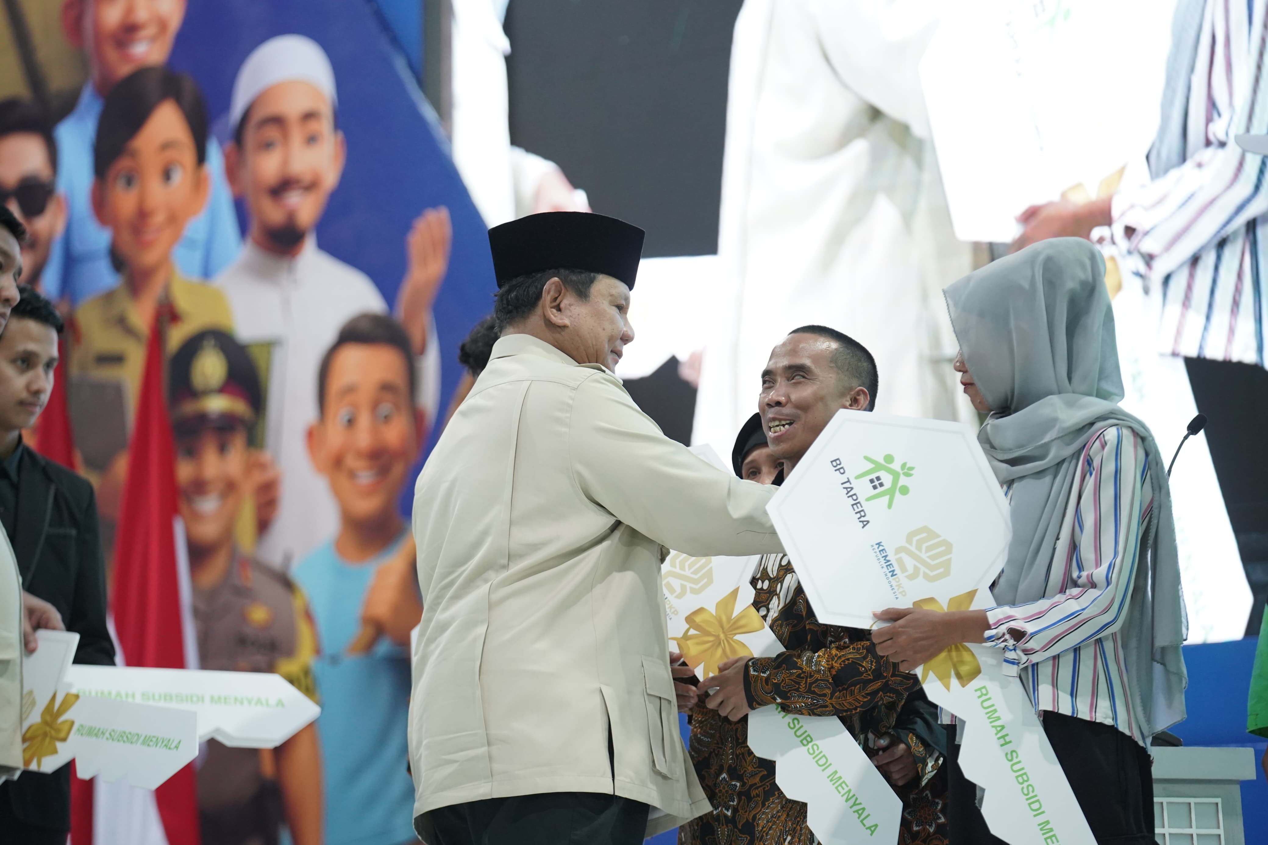 Penyerahan kunci rumah subsidi oleh Presiden Prabowo Subianto (SinPo.id/ Setpres)