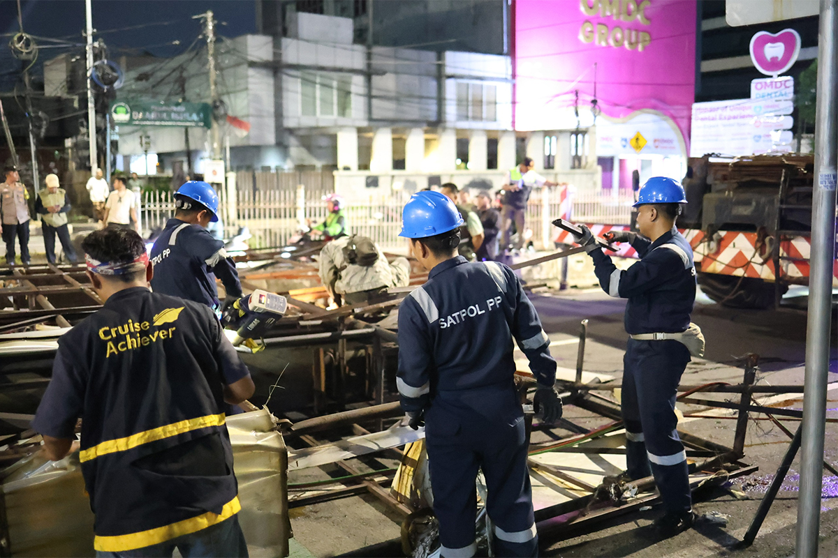 Reklame Rawan Roboh di Jakarta Ditertibkan (SinPo.id/Beritajakarta)