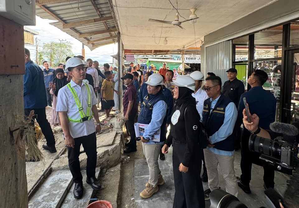 Wapres Gibran meninjau progres pembangunan ulang Pasar Sepaku di IKN (SinPo.id/ Setwapres)