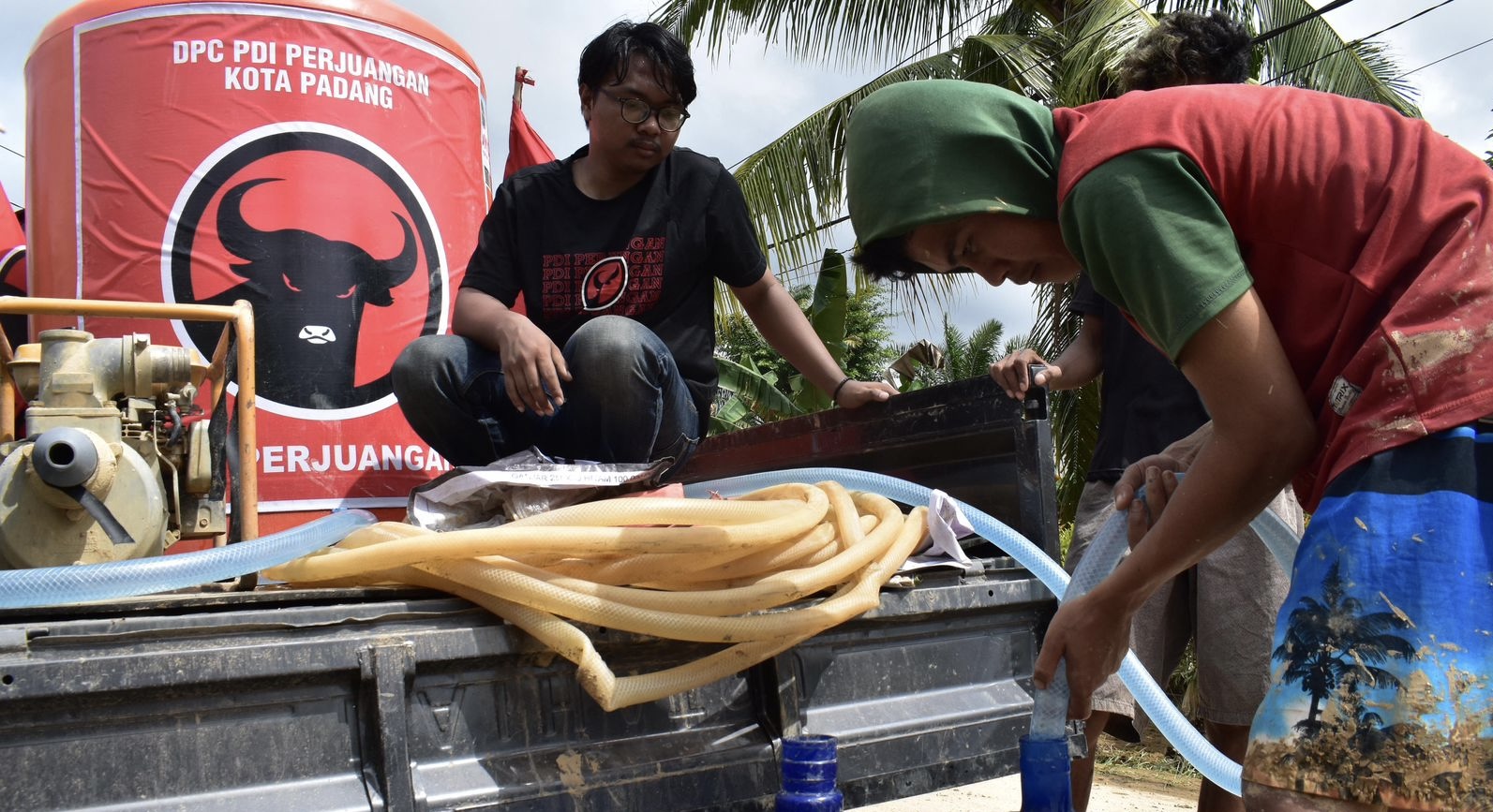 Tim Relawan PDIP terjun ke titik-titik bencana di Sumatra Barat. Istimewa