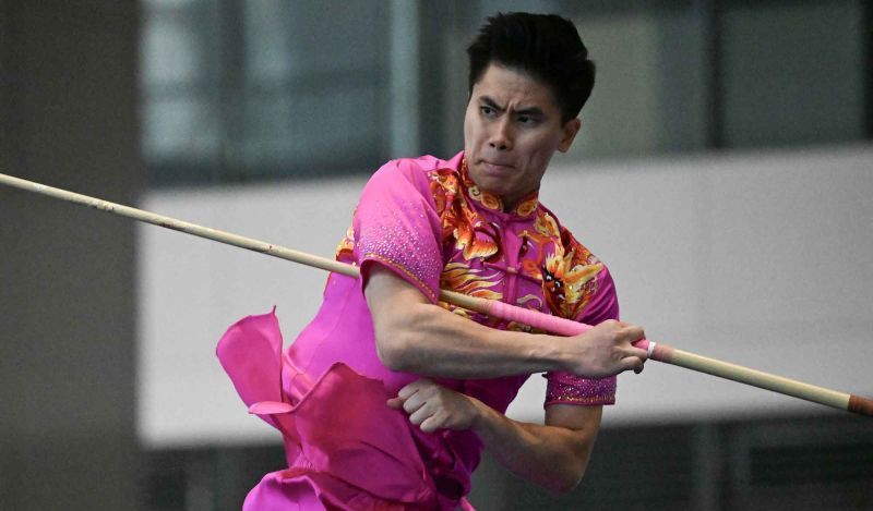 Atlet Wushu Edgar Xavier Marvelo beraksi pada final wushu taolu putra SEA Games 2025. (SinPo.id/Antara)