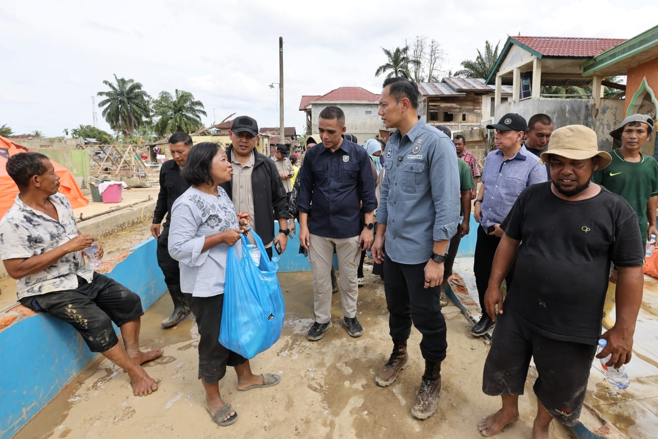 Menko Infrastruktur Agus Harimurti Yudhoyono di Aceh Tamiang (SinPo.id/ Dok. Kemenko Infrastruktur)