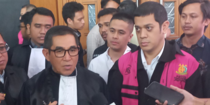 Kerry Adrianto didampingi Hamzan Zoelva di Pengadilan Tipikor Jakarta (Sinpo.id)