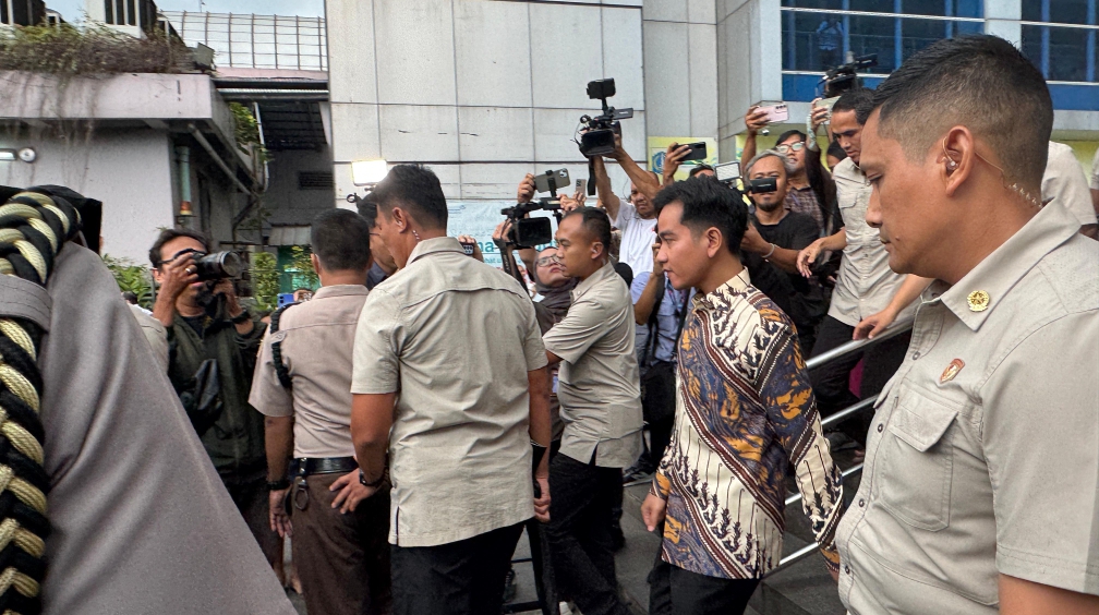 Wapres Gibran saat menjenguk korban ditabrak mobil BGN (SinPo.id/ Setwapres)