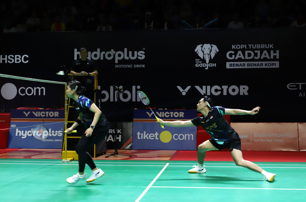 Ganda campuran Indonesia Adnan Maulana/Indah Cahya gugur di babak 8 besar melawan China (Ashar/SinPo.id)