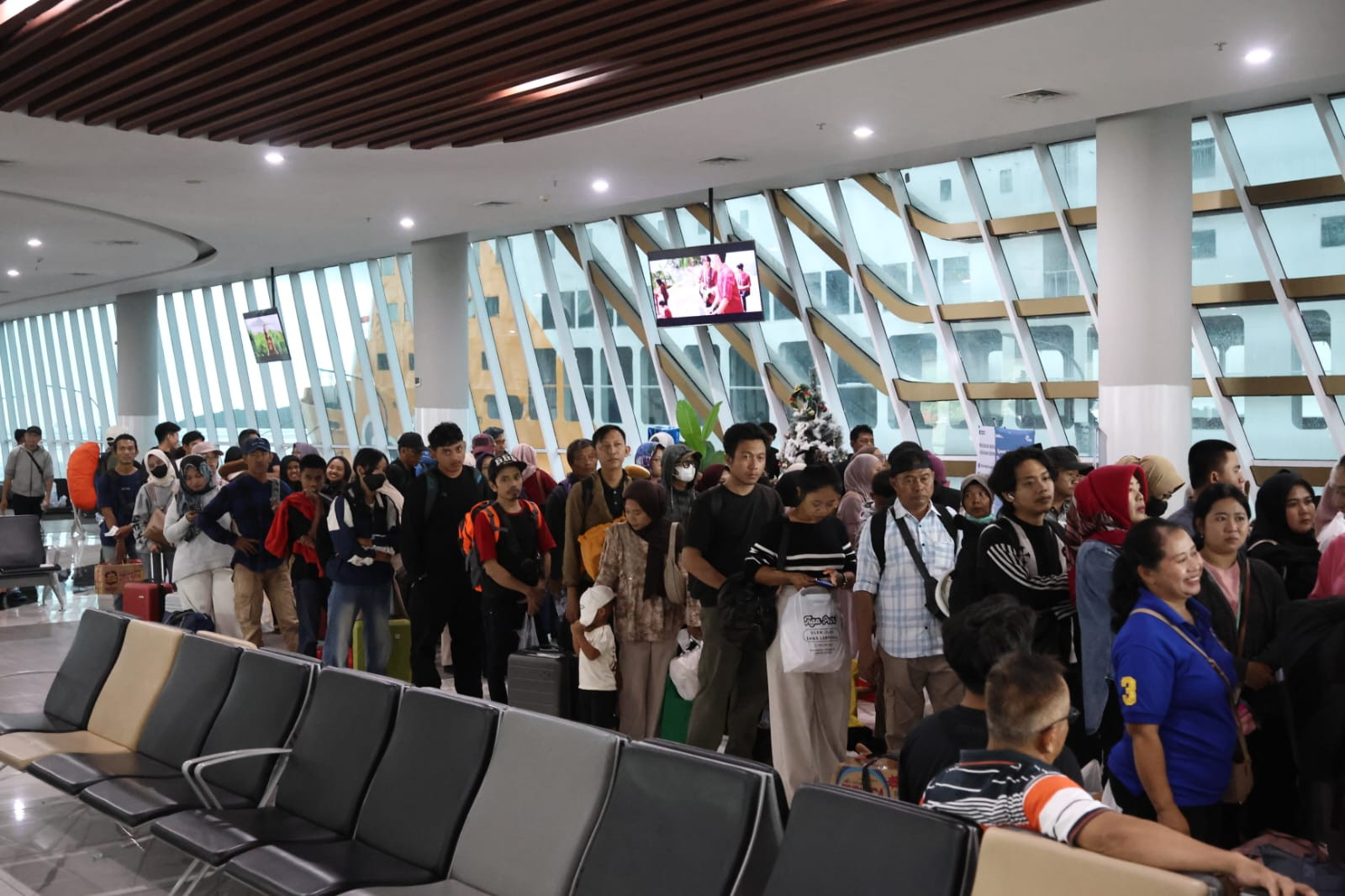 Penumpang ASDP selama Nataru 2025/2026 (SinPo.id/ASDP)