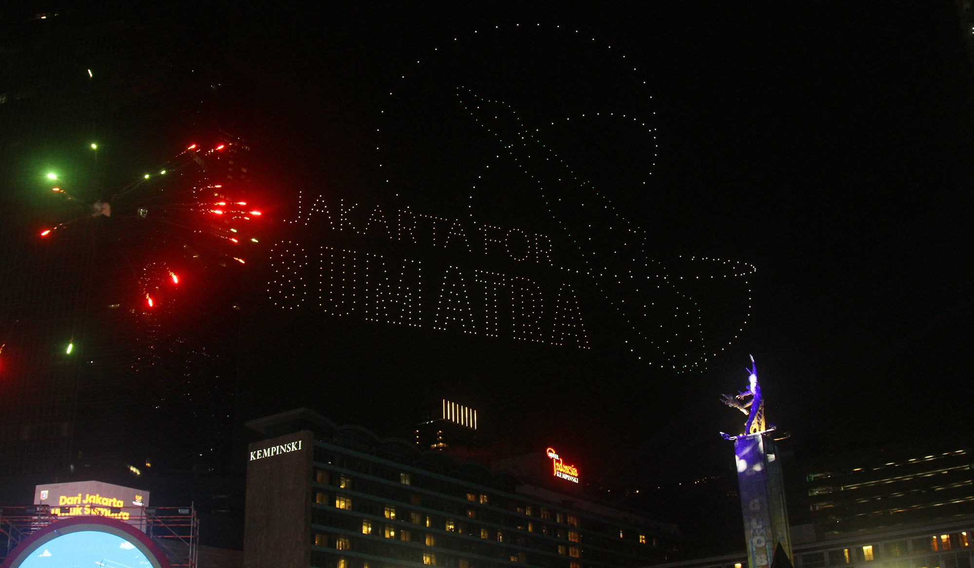 Atraksi drone di Bundaran HI. (Agus Priatna/SinPo.id)