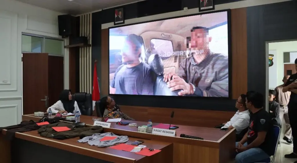 Konferensi pers kasus begal payudara di Polresta Pangkalpinang (SinPo.id/ Humas Polri)