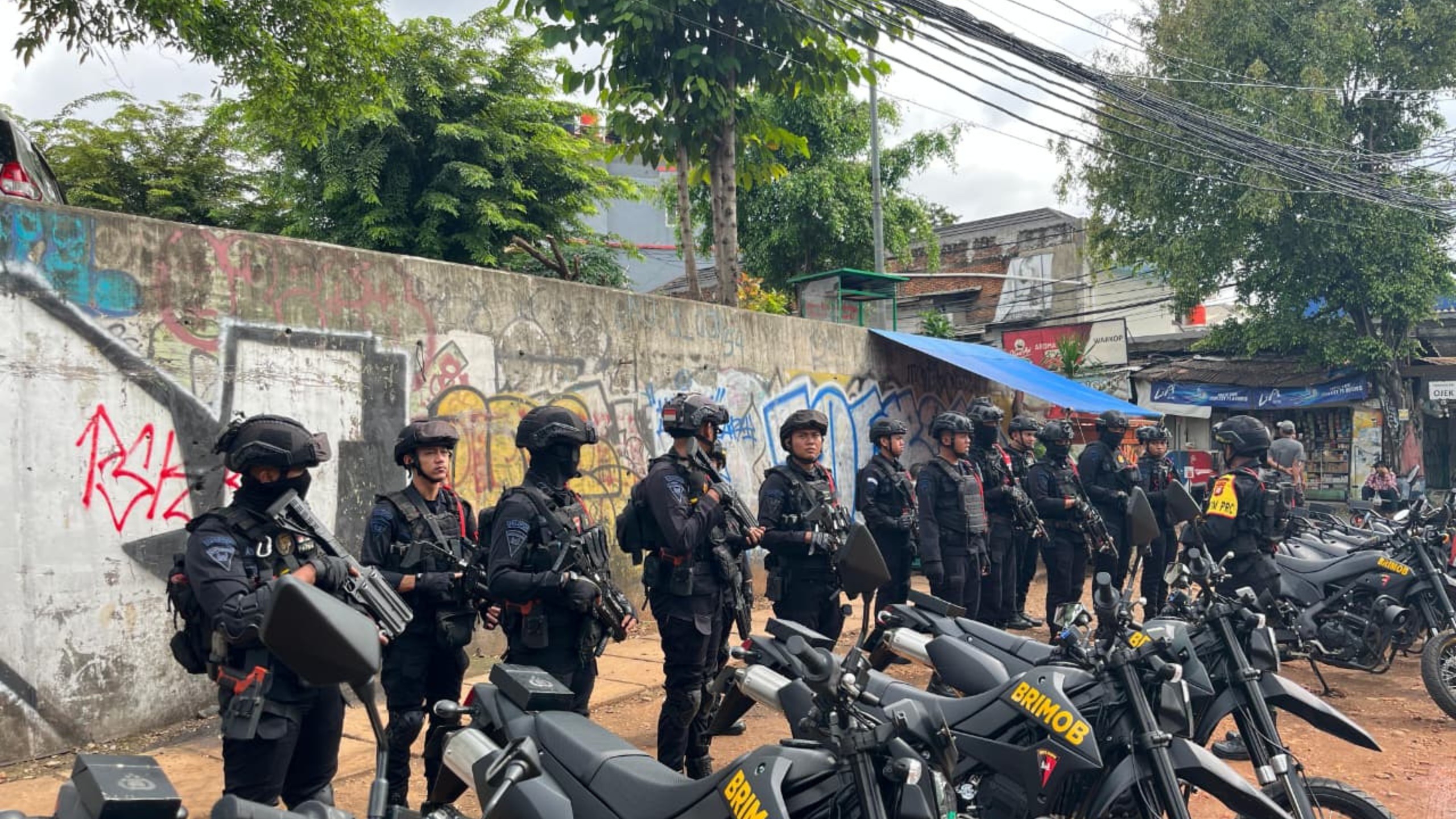 Anggota Brimob Polda Metro Jaya di Cipinang Besar Jakarta Timur (SinPo.id/ Dok.PMJ)