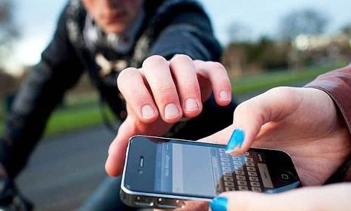 Ilustrasi pencurian ponsel (SinPo.id/ Tudocellular)