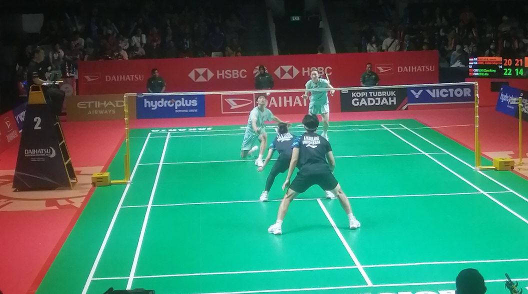 Laga ganda campuran Indonesia-China, Adnan/Indah vs Jiang/Wei (SinPo.id/Tio Pirnando)