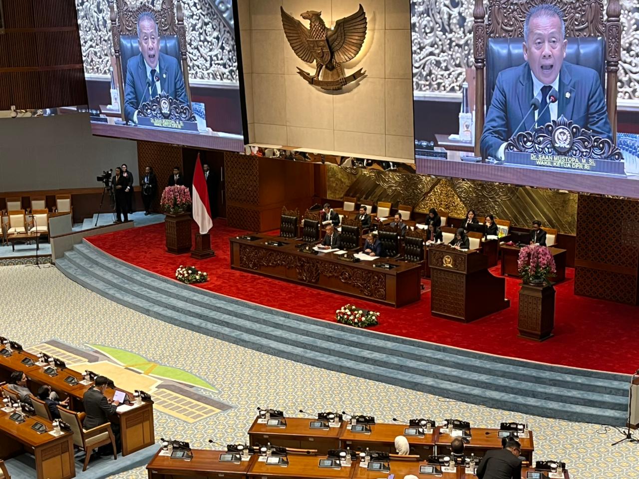 DPR RI hari ini kembali menggelar Rapat Paripurna ke-12, masa persidangan III, tahun sidang 2025-2026, yang dipimpin oleh Wakil Ketua DPR RI Saan Mustopa. (SinPo.id/Galuh Ratnatika)