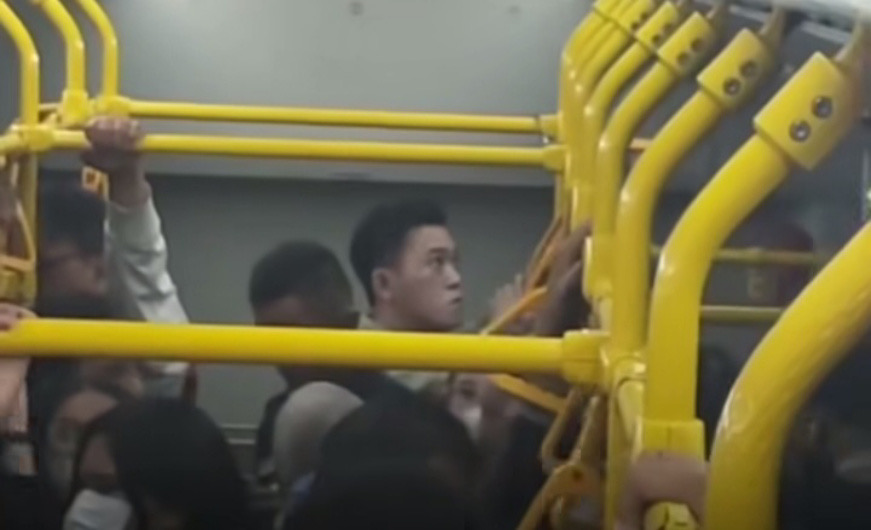 Pelaku yang melakukan aksi pelecehan seksual di TransJakarta (SinPo.id/Tangkapan layar)