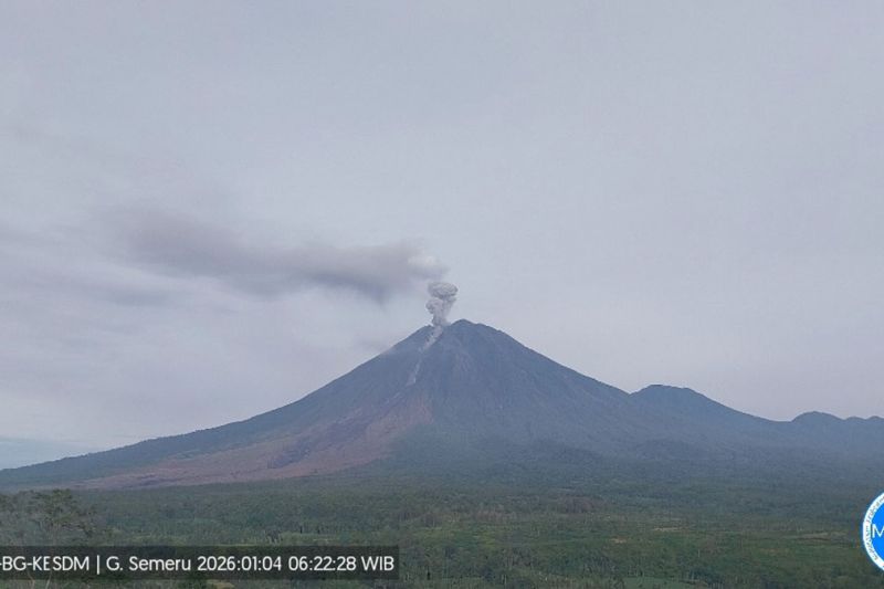 Gunung Semeru erupsi pada Minggu, 4 Januari 2026. (SinPo.id/PVMBG)