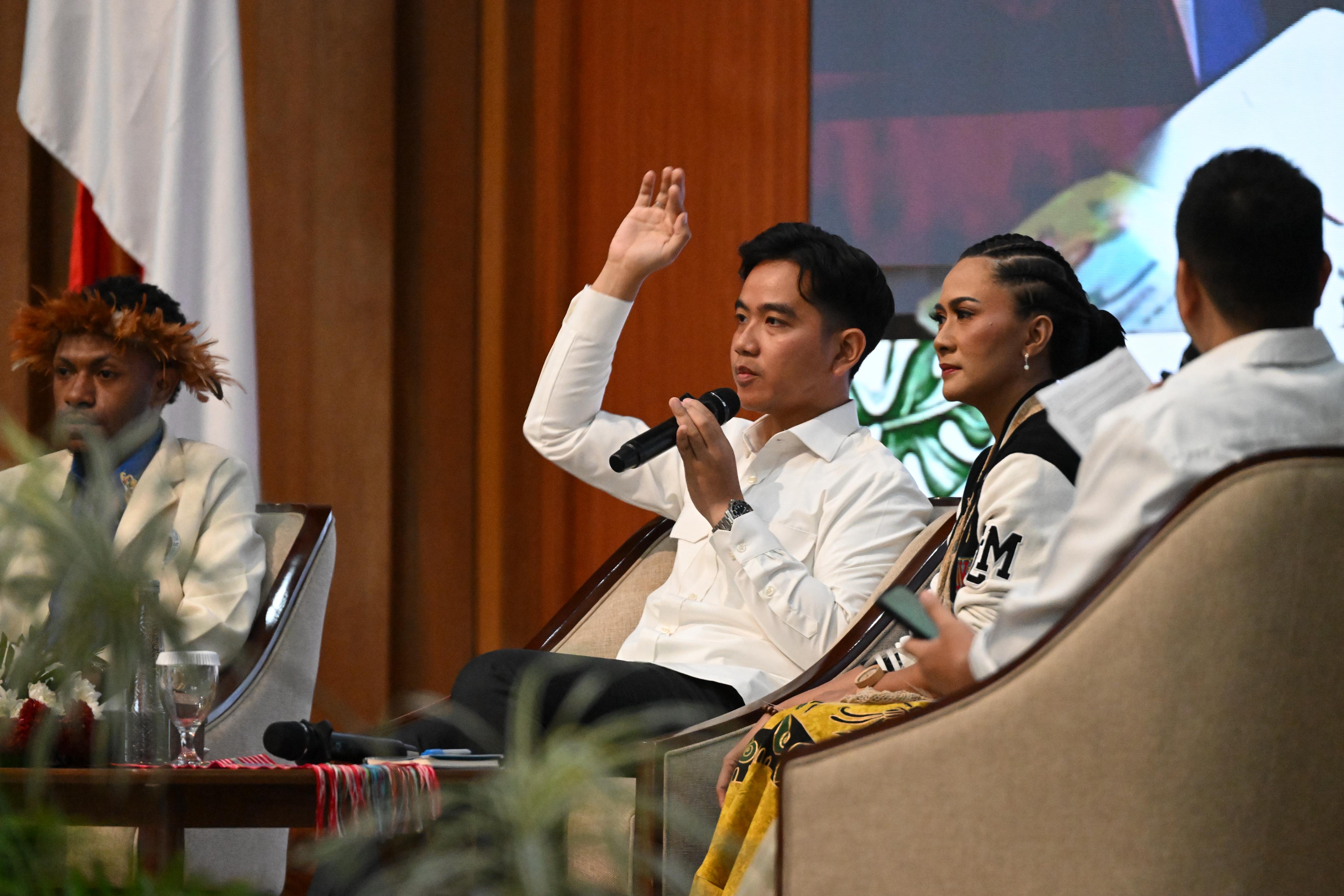 Wapres Gibran dalam sebuah talkshow di UKSW (SinPo.id/Setwapres)