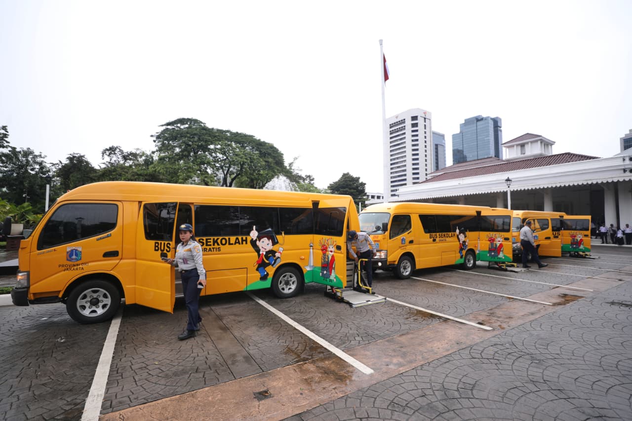 Gubernur DKI Jakarta Pramono Anung meluncurkan layanan Angkutan Sekolah Ramah Disabilitas 2026 di Balai Kota Jakarta. (SinPo.id/Pemprov DKI Jakarta)