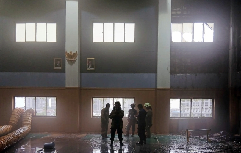 Petugas pemadam di Gedung Tzu Chi School (SinPo.id/ Dok. Gulkarmat)