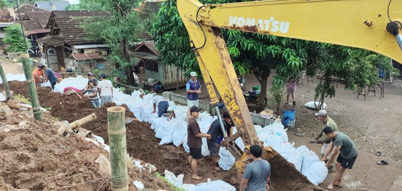 Ilustrasi pencegahan dampak banjir di Jawa Tengah. (SinPo.id/dok. KemenPU)